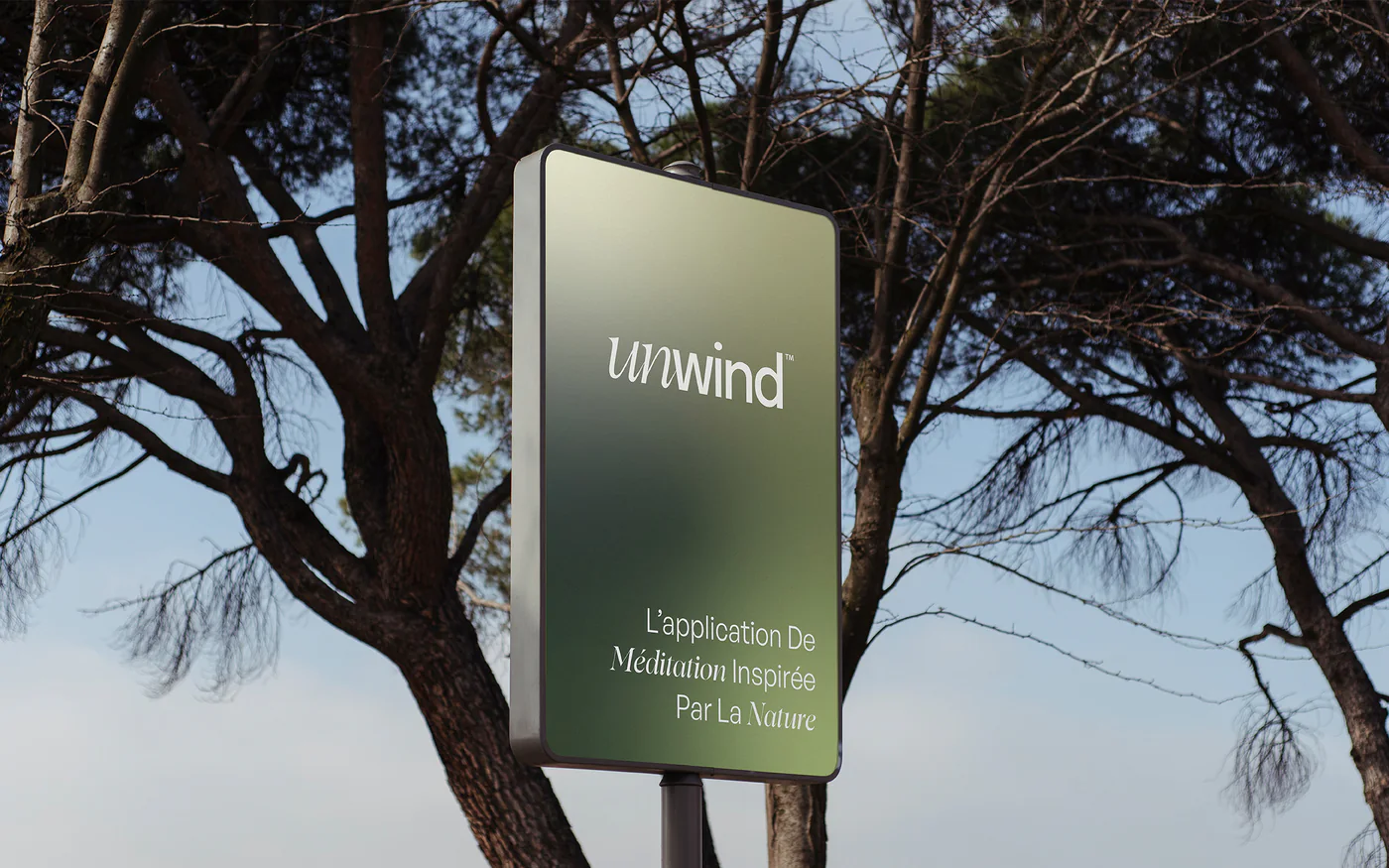 Panneau d'affichage Unwind entre les pins : identité d'application de méditation par MATE Studio